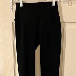 🖤 Black High-Rise Leggings – Size Small – Old Navy (Unconfirmed)